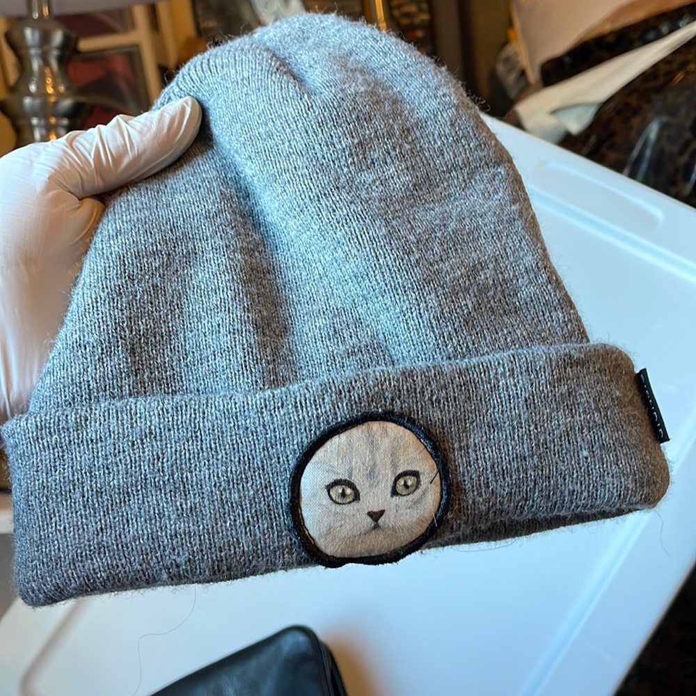 Gray beanie with cat face